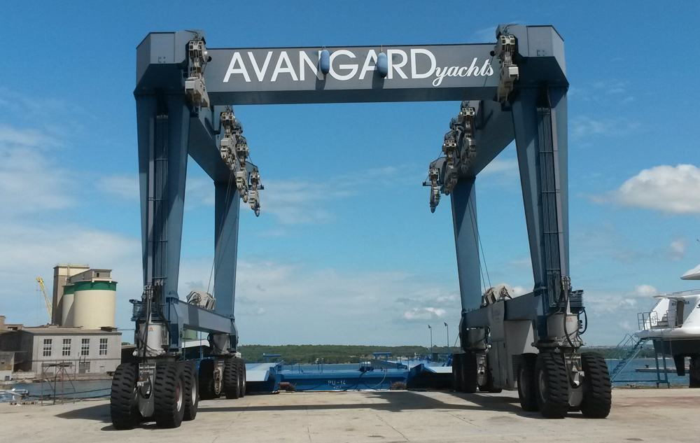 avangard shipyards facilities - travel lift 500t
