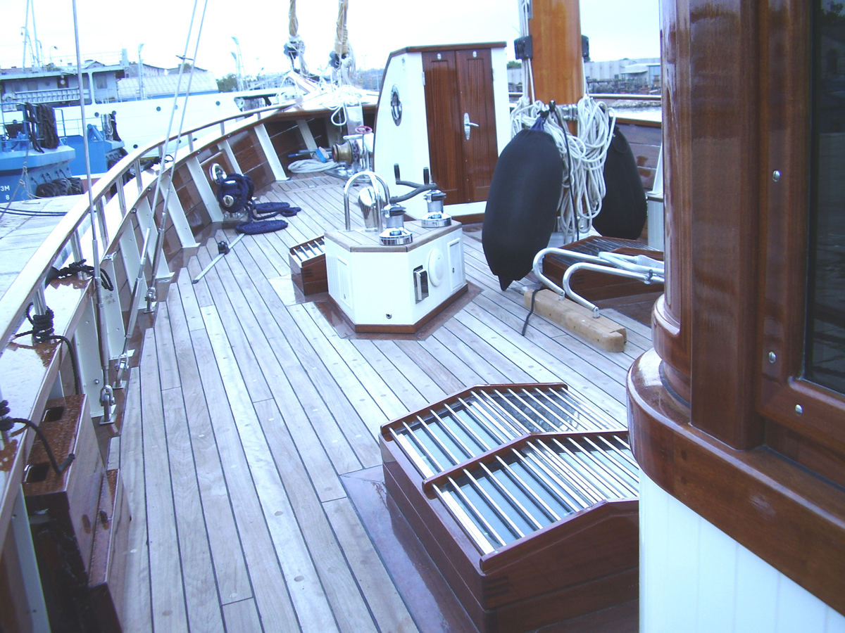 motor sailing yacht nordland